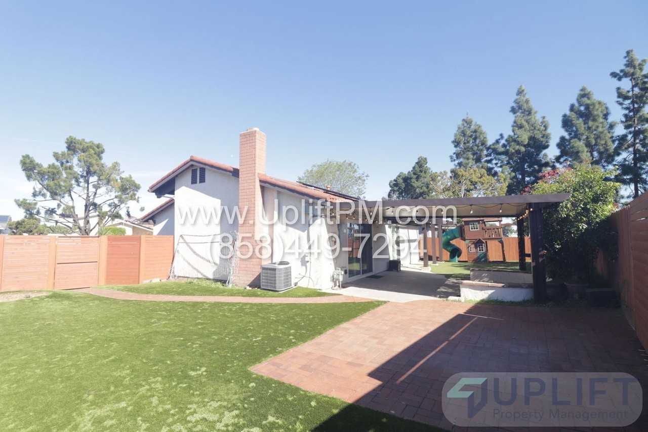 11205 Socorro St - Photo 5 of 29