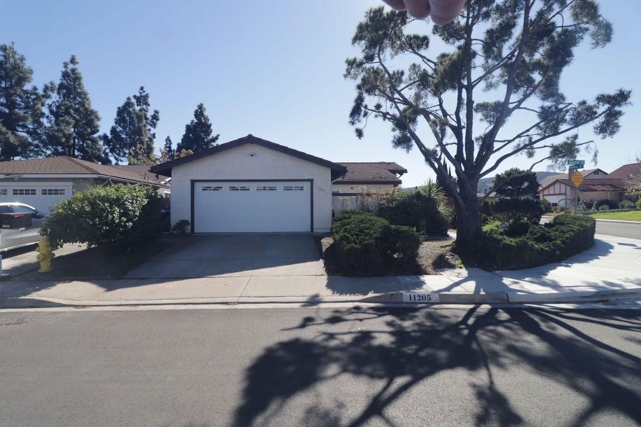 11205 Socorro St - Photo 3 of 29