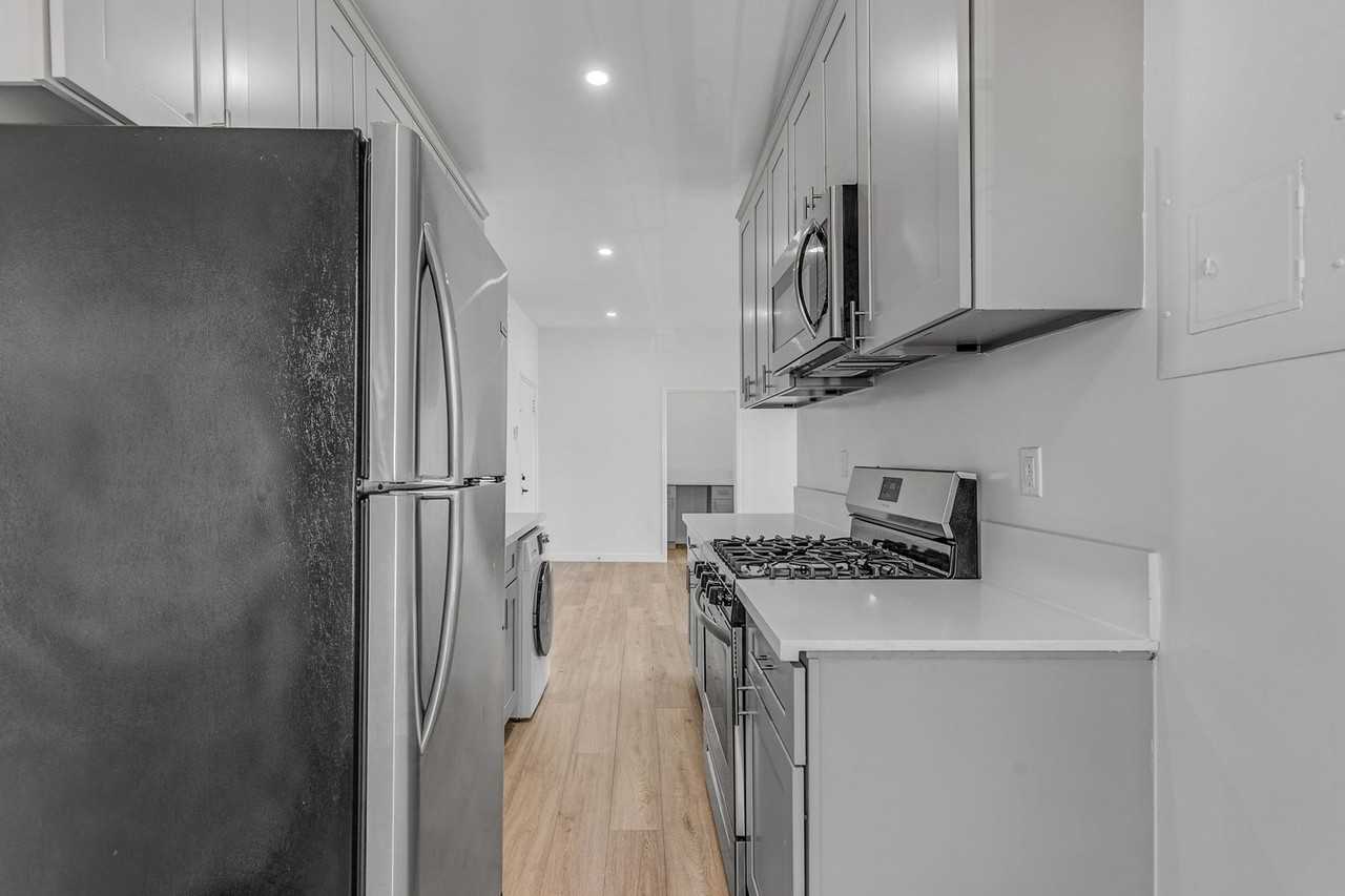 1922 Montrose Street - Photo 6 of 20