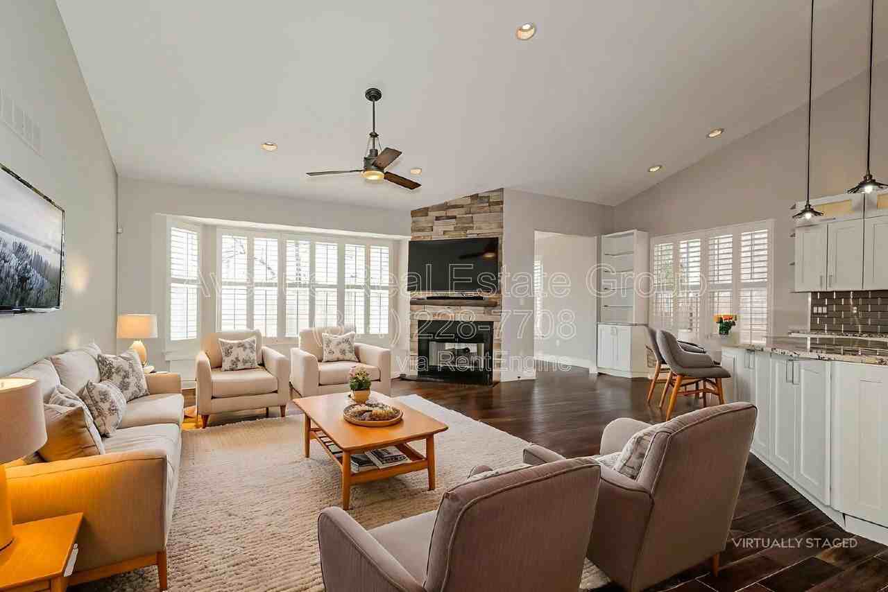 8914 Hilltop Manor Dr - Photo 3 of 29