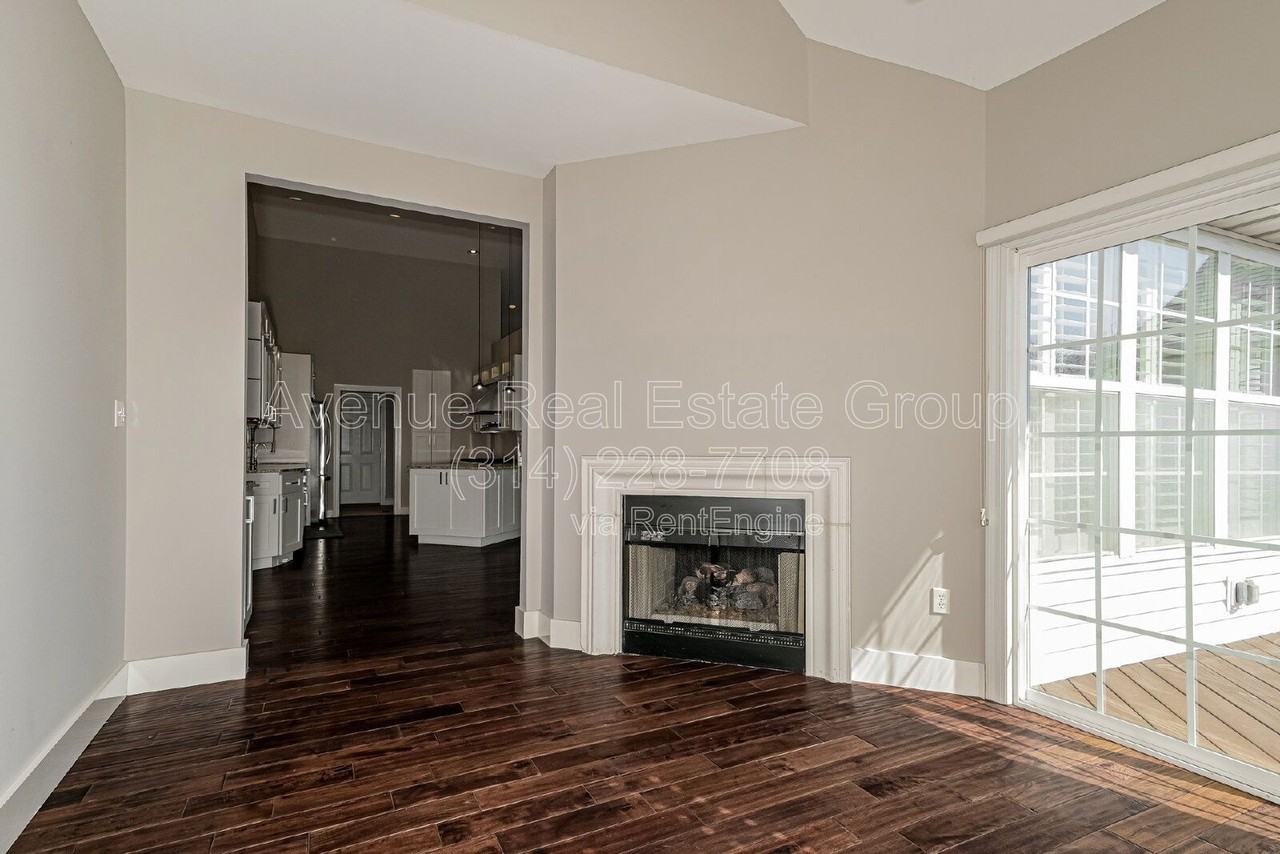 8914 Hilltop Manor Dr - Photo 5 of 29