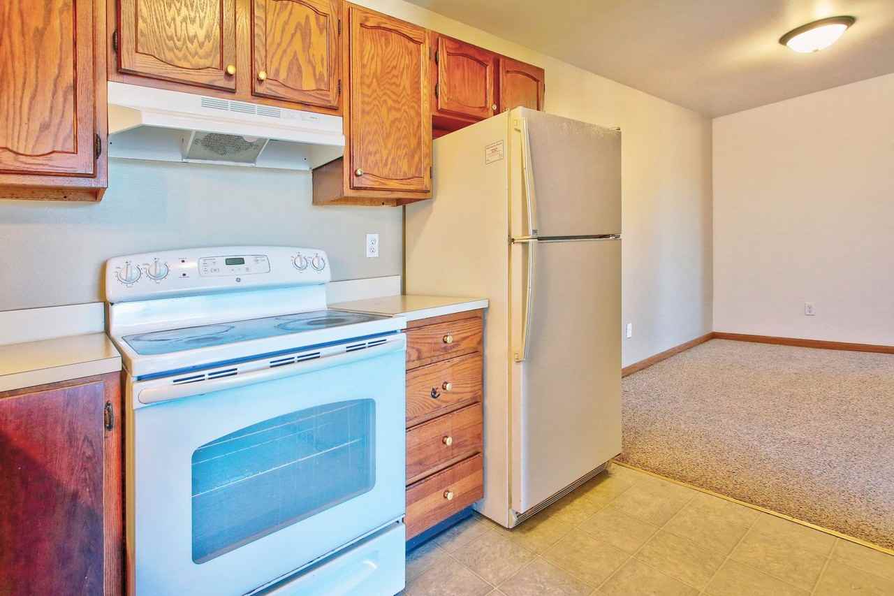 411 Stratford Way - Photo 5 of 13