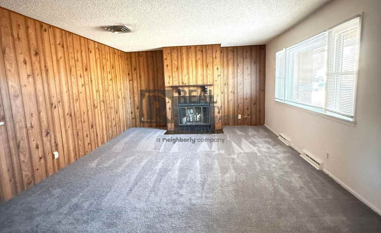 1813 Iroquois Rd - Photo 2 of 14