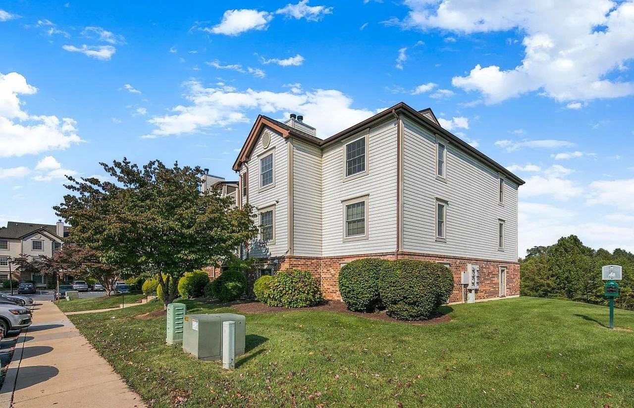 819 Stratford Way Apt M - Photo 3 of 22