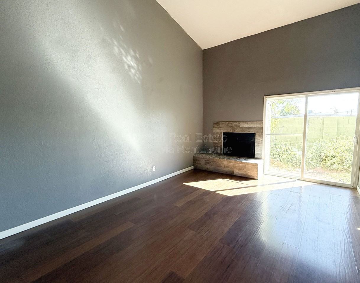 2202 W Glenrosa Ave #4 - Photo 3 of 20