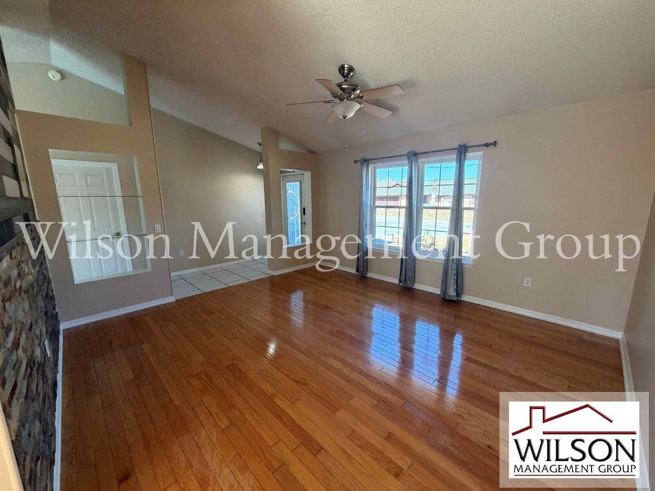 1366 Valhalla St - Photo 5 of 33