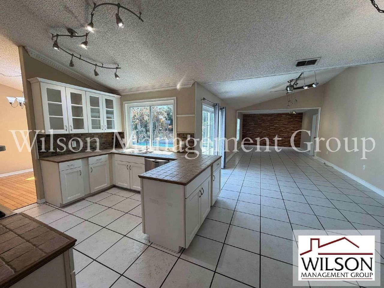 1366 Valhalla St - Photo 6 of 33