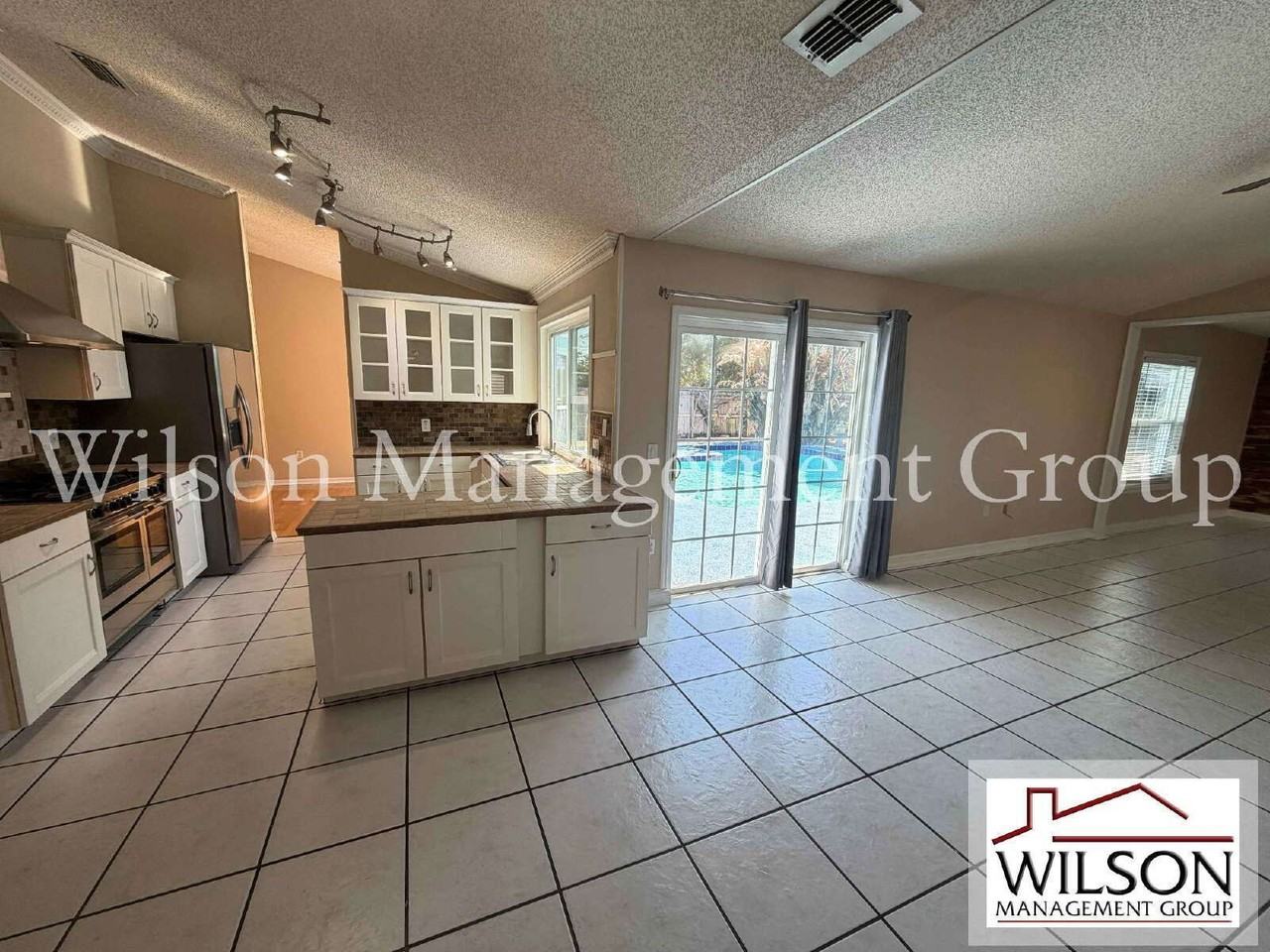 1366 Valhalla St - Photo 7 of 33