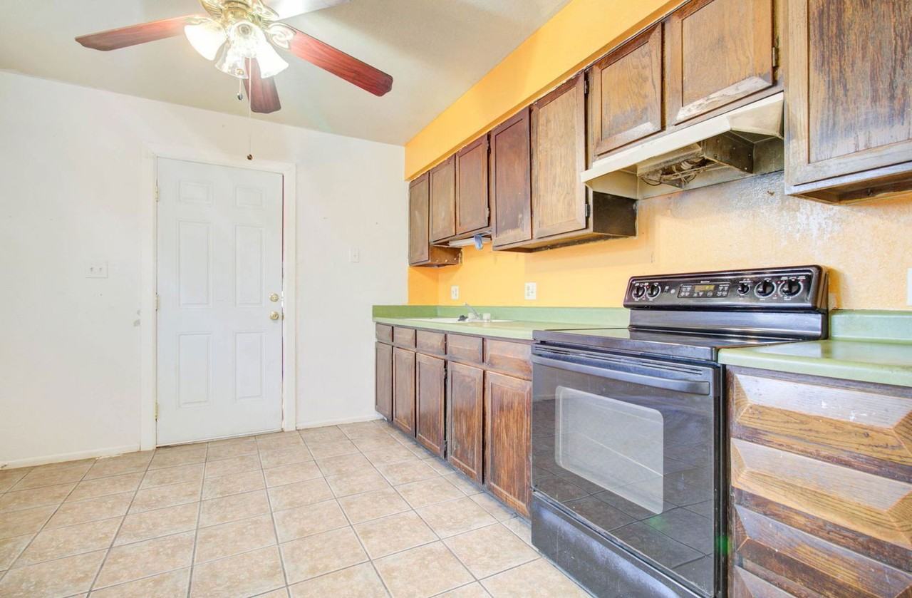 373 N Williams St - Photo 5 of 14