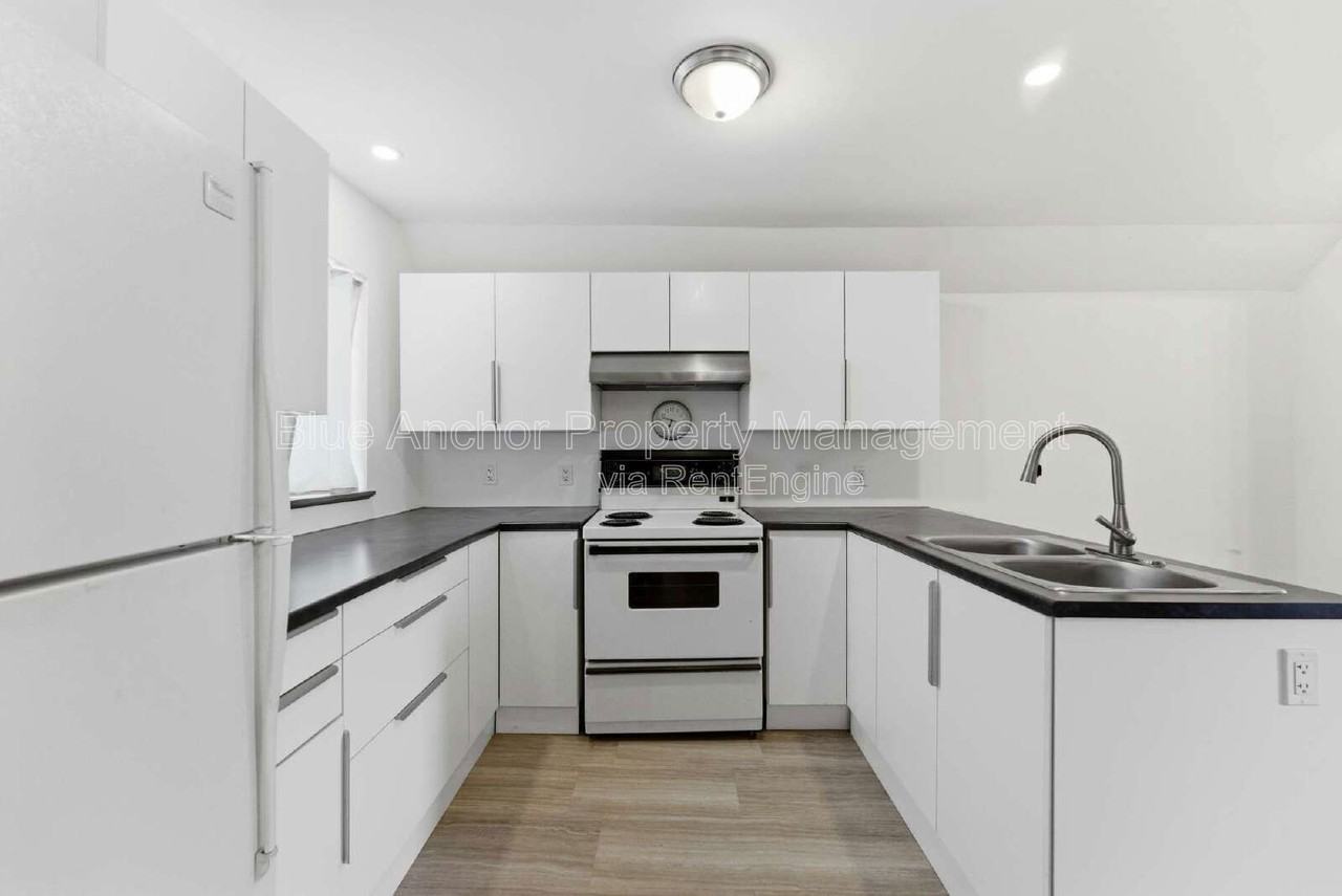 404 Montreal St #2 - Photo 3 of 30