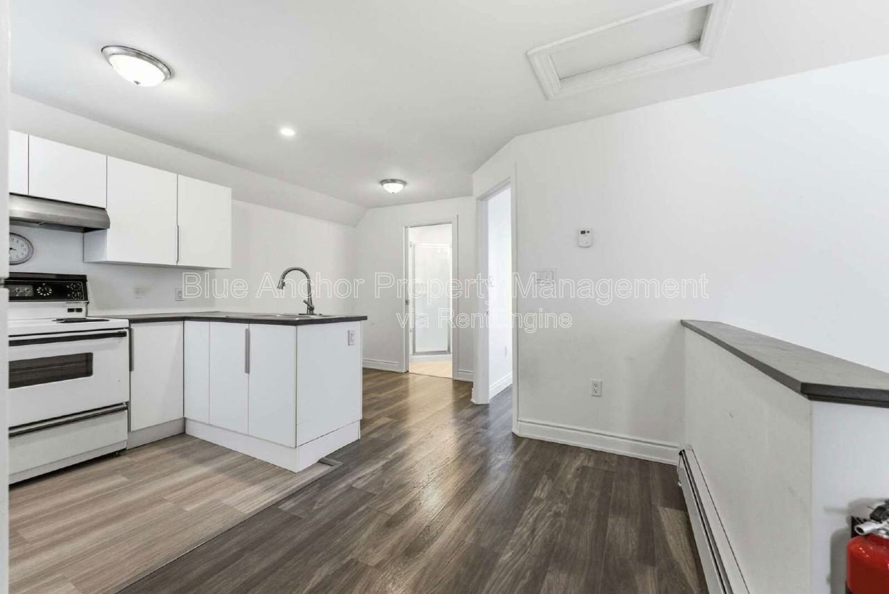 404 Montreal St #2 - Photo 4 of 30