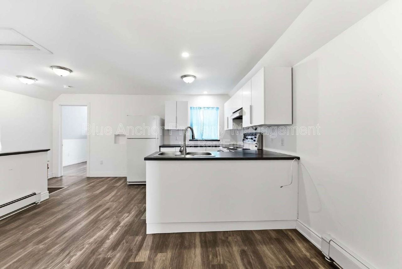 404 Montreal St #2 - Photo 5 of 30