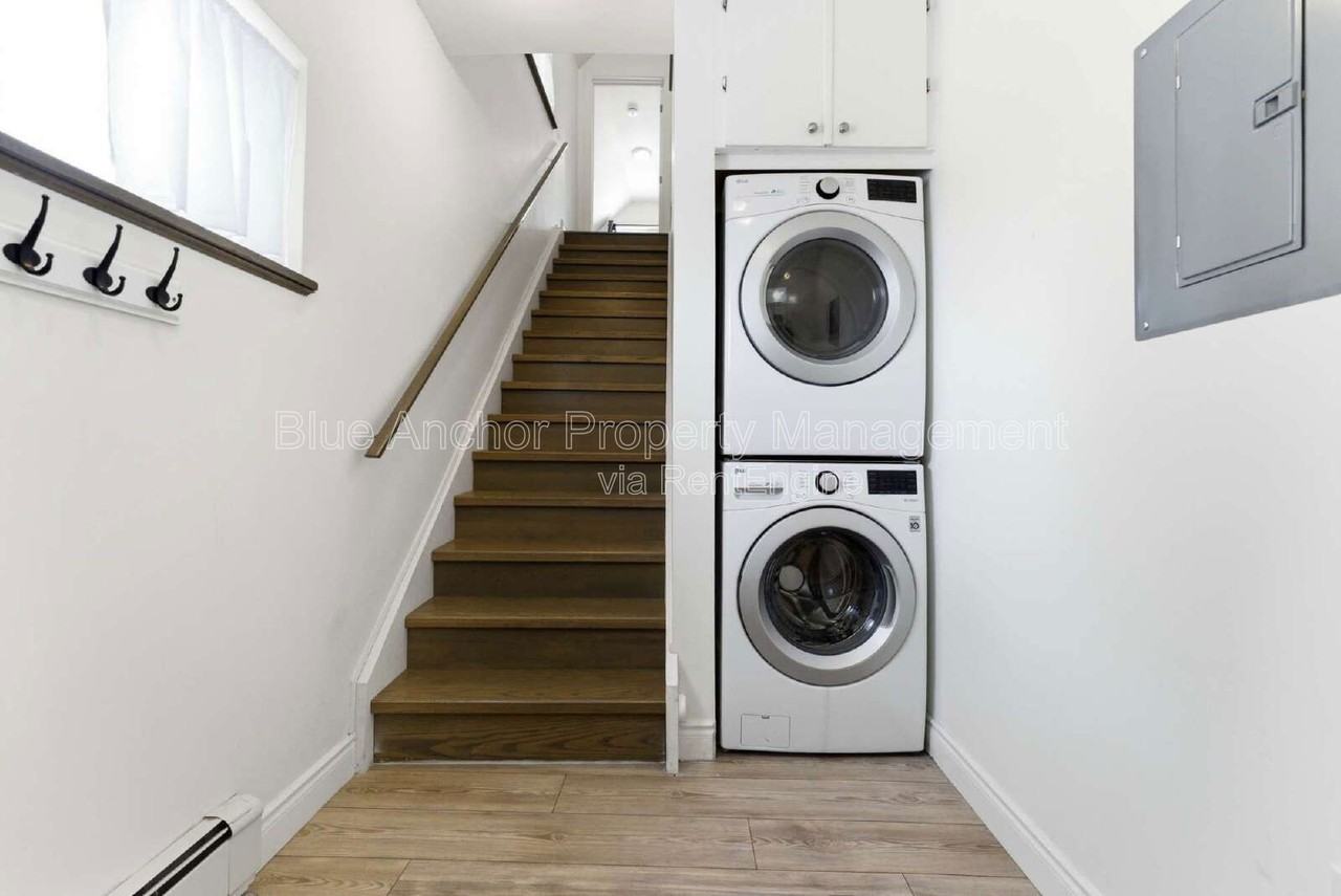 404 Montreal St #2 - Photo 7 of 30