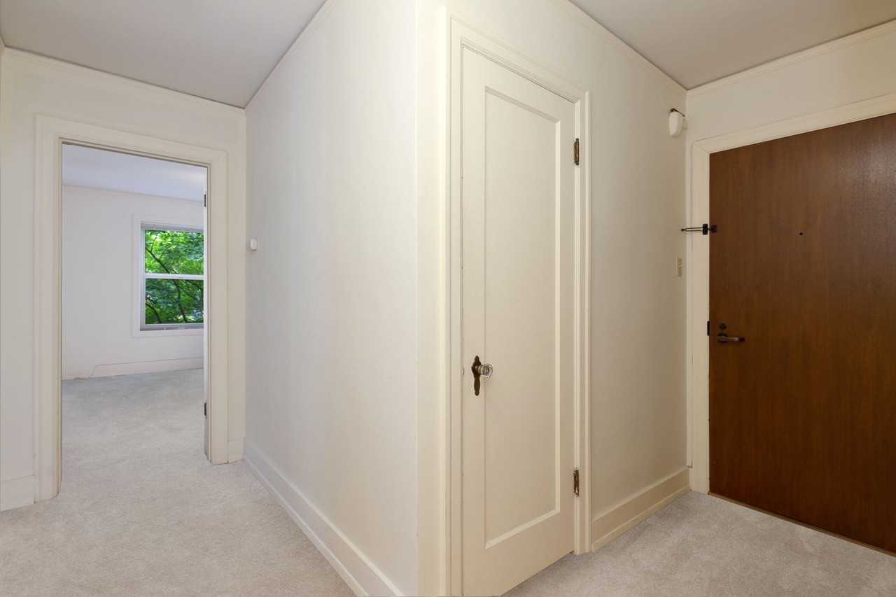 The Carlyle of Queen Anne - Photo 6 of 44