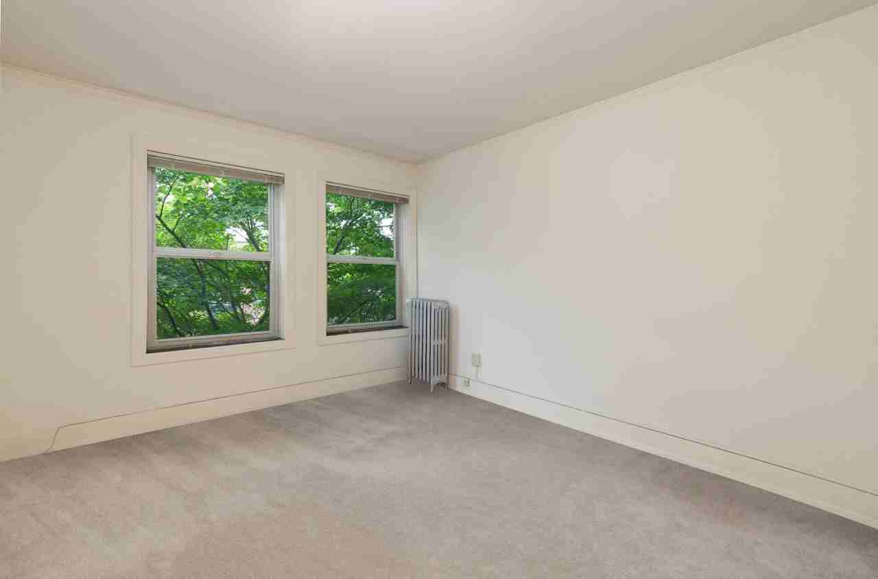 The Carlyle of Queen Anne - Photo 7 of 44