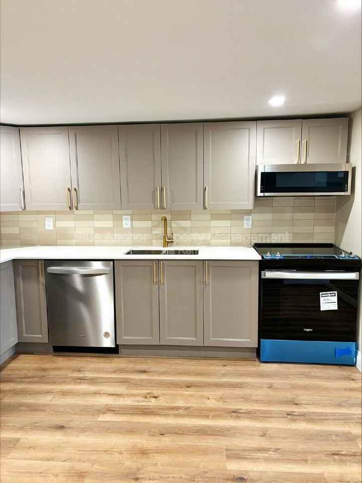 247 Macdonald Ave #2 - Photo 2 of 11