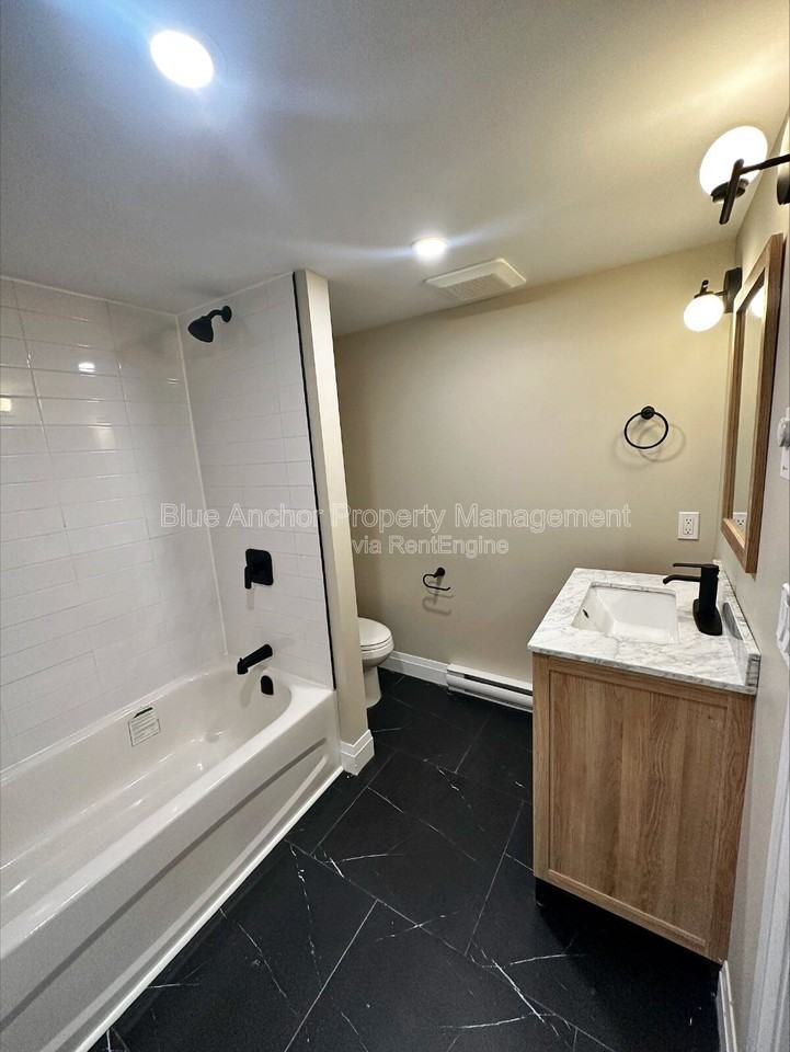 247 Macdonald Ave #2 - Photo 7 of 11