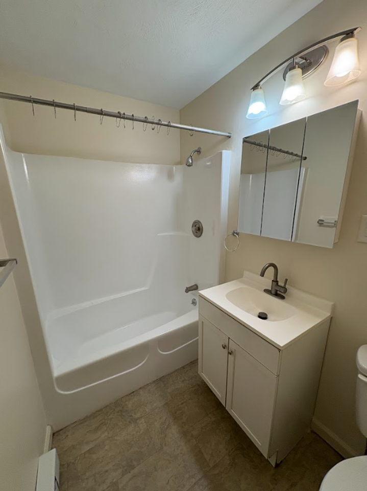 740 Central St - Photo 3 of 8