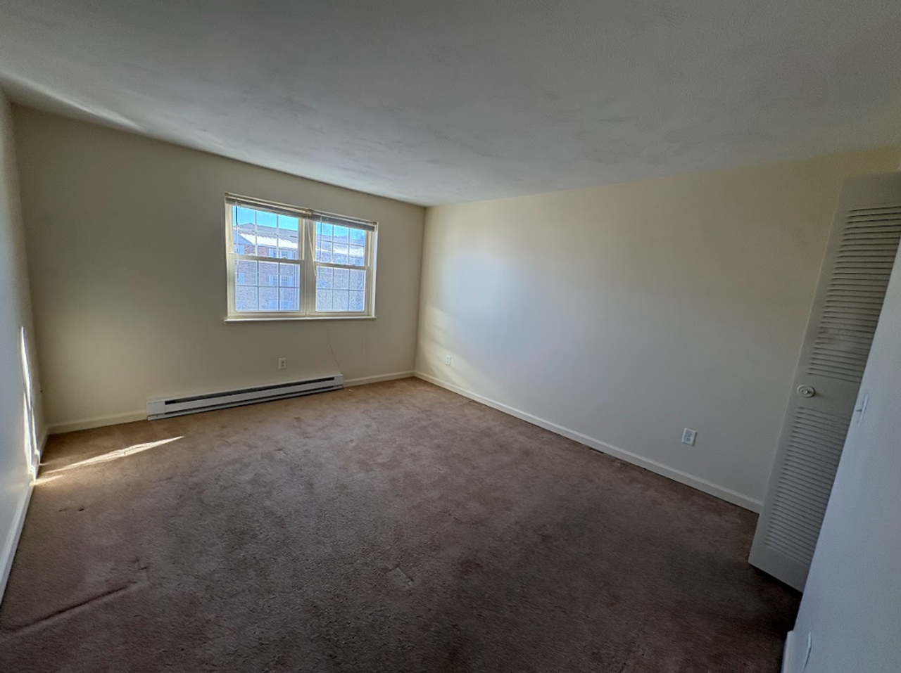 740 Central St - Photo 4 of 8