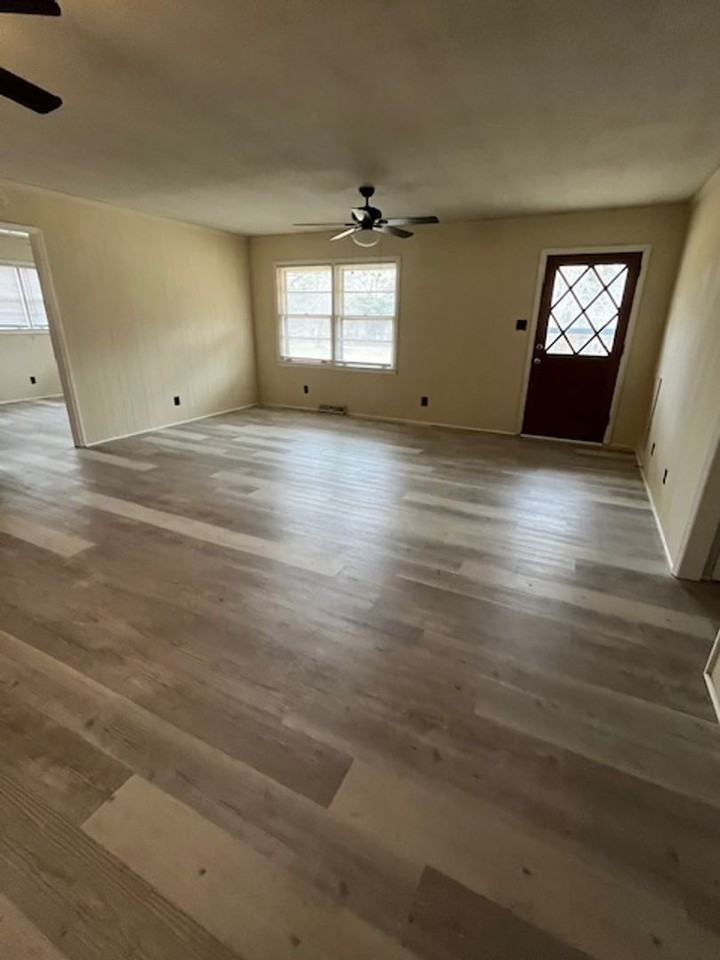 1758 Locke Ln - Photo 2 of 8