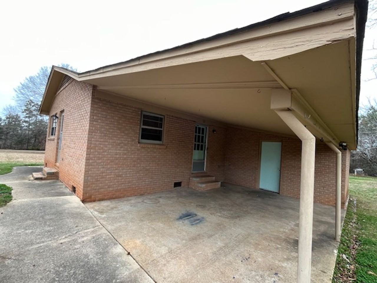 1758 Locke Ln - Photo 3 of 8