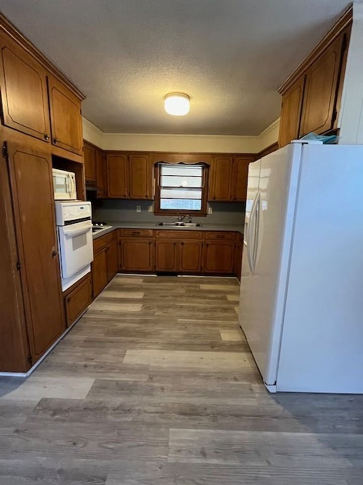 1758 Locke Ln - Photo 5 of 8