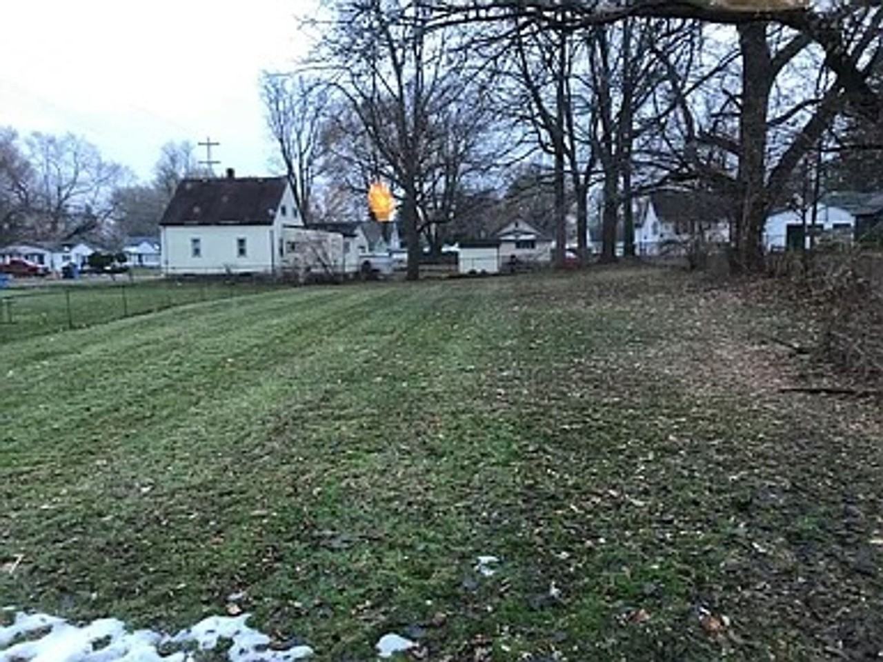 511 W Berry Ave - Photo 2 of 19