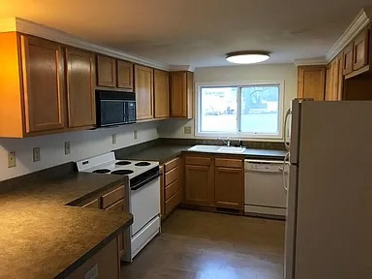 511 W Berry Ave - Photo 3 of 19