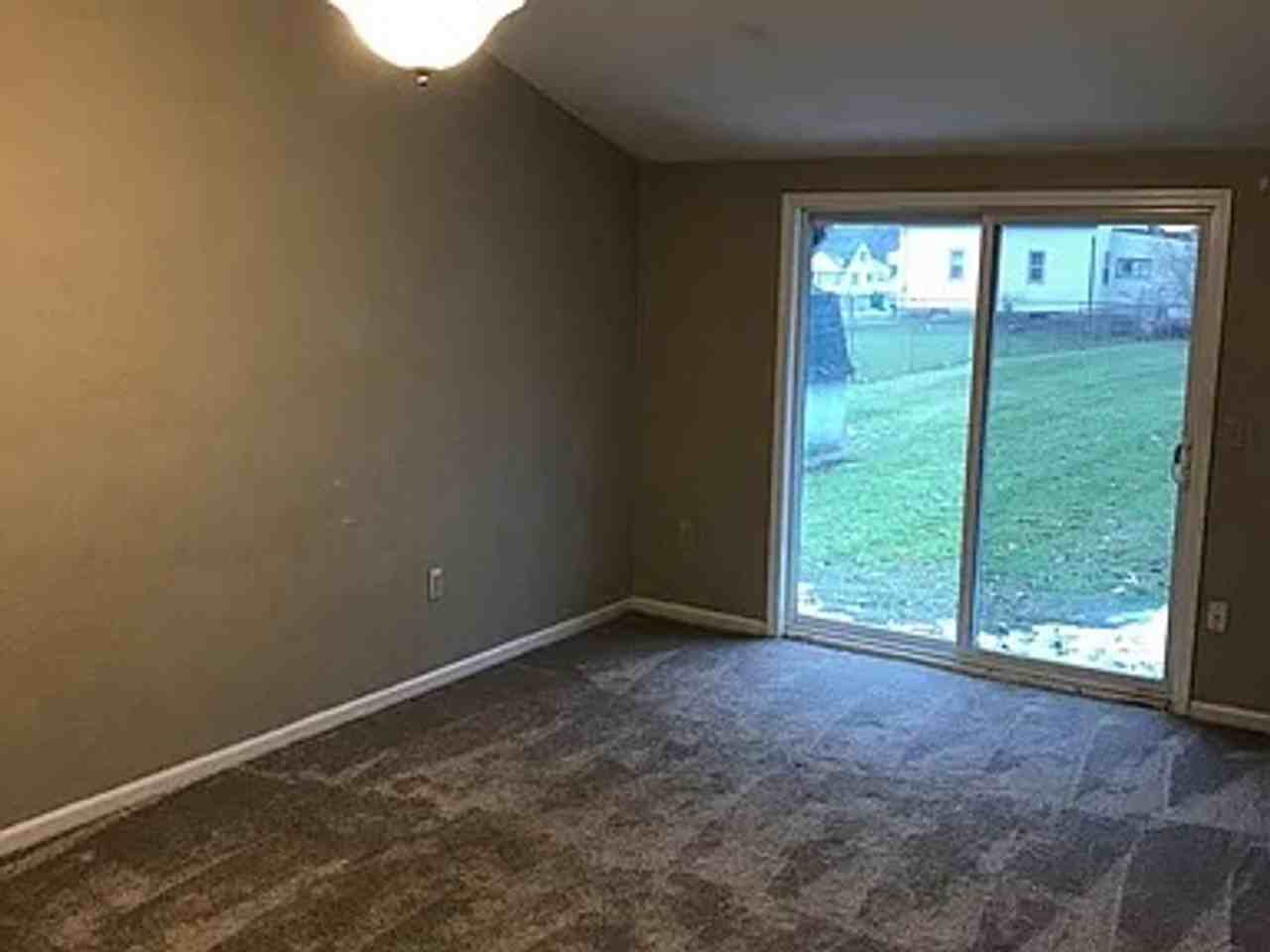 511 W Berry Ave - Photo 5 of 19