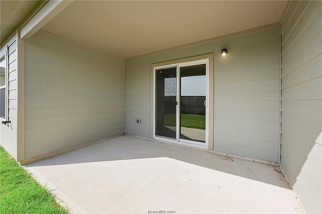 5521 Fox Bluff Dr - Photo 2 of 21