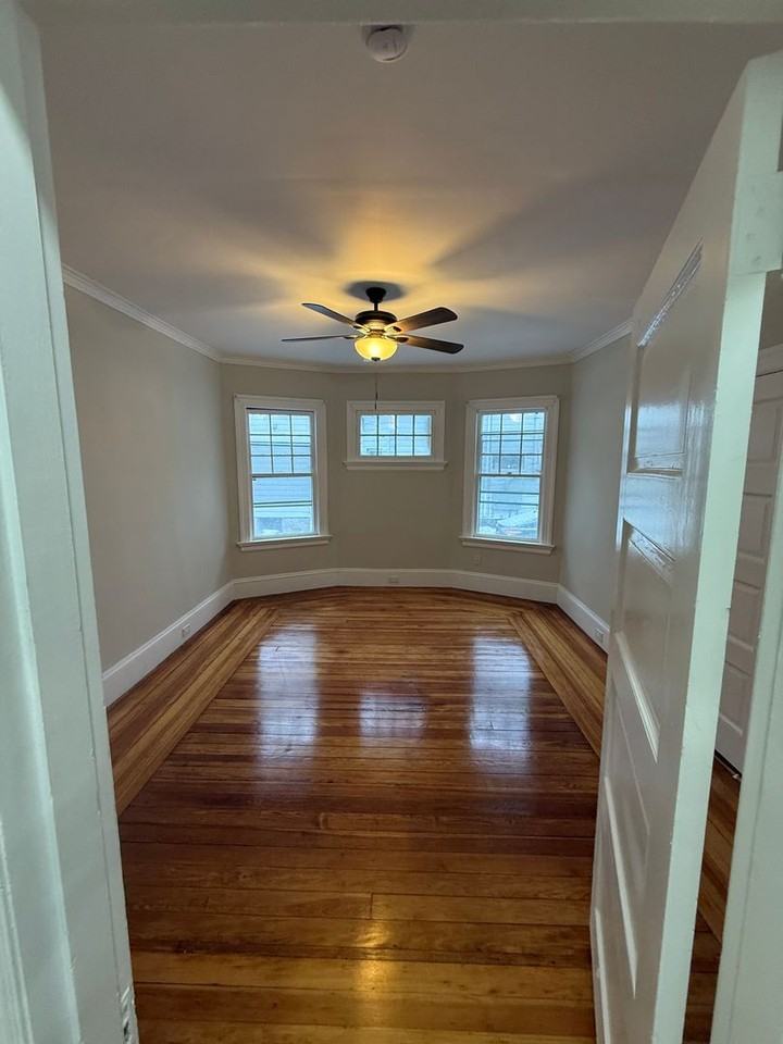 82 Oxford St - Photo 7 of 17