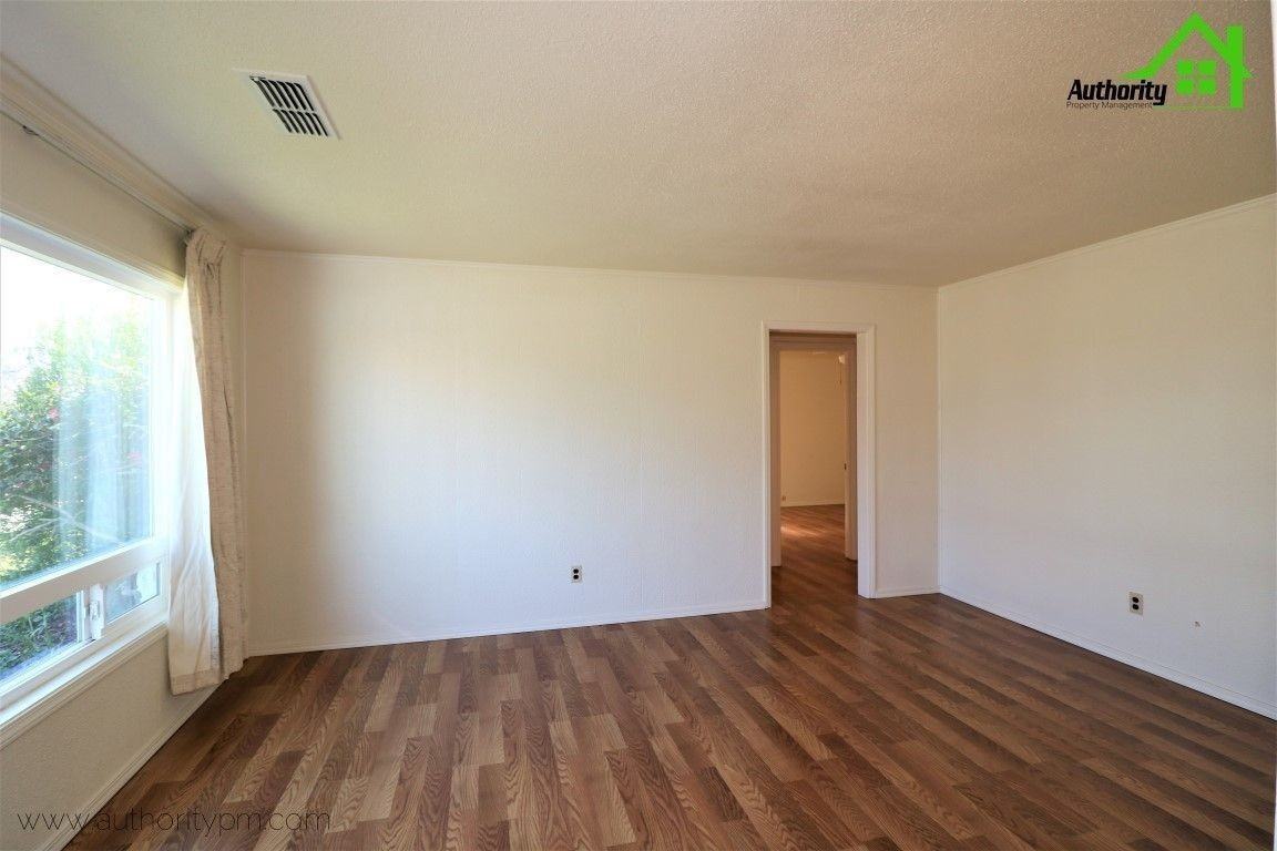 1924 Sequoia St - Photo 2 of 18