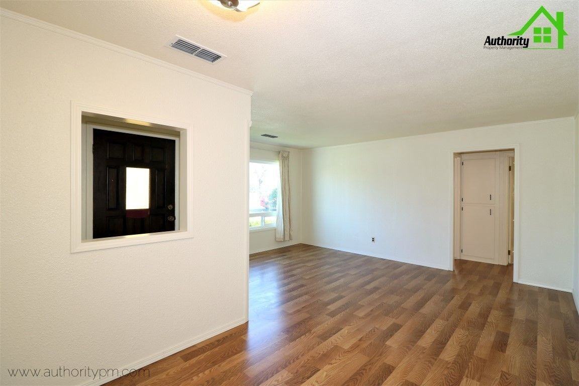 1924 Sequoia St - Photo 5 of 18