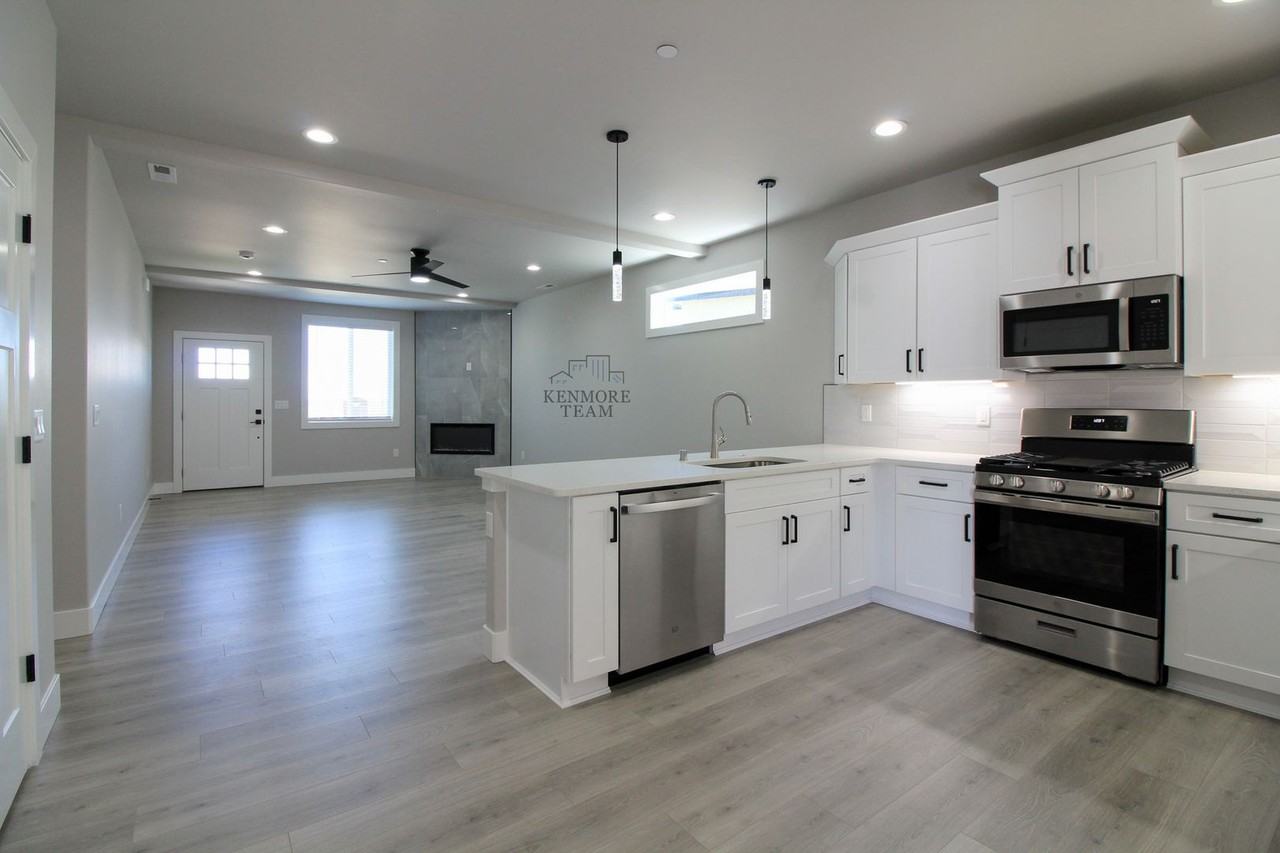 723 Rio Vista Loop - Photo 3 of 12