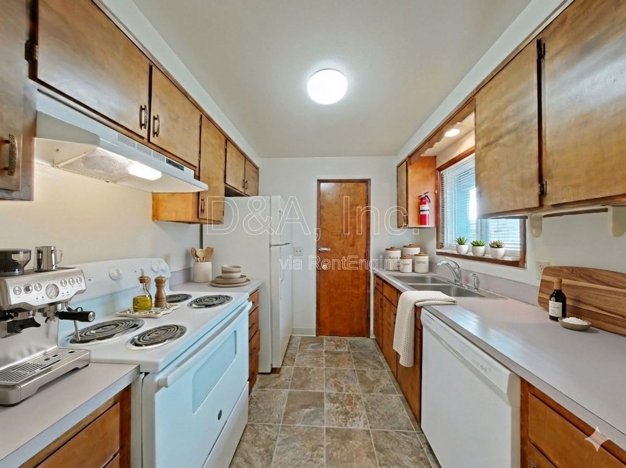 951 Nw Garfield Ave - Photo 5 of 16