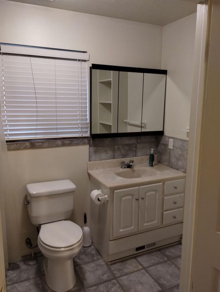 1645 Fowler Ave - Photo 4 of 10