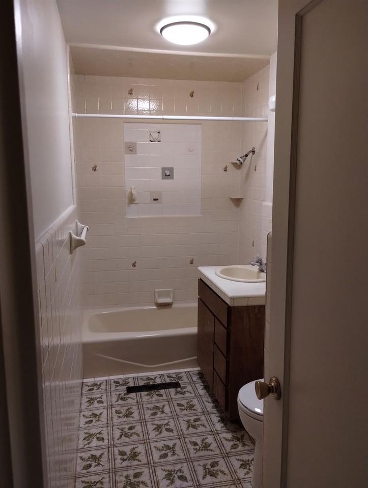 1645 Fowler Ave - Photo 6 of 10