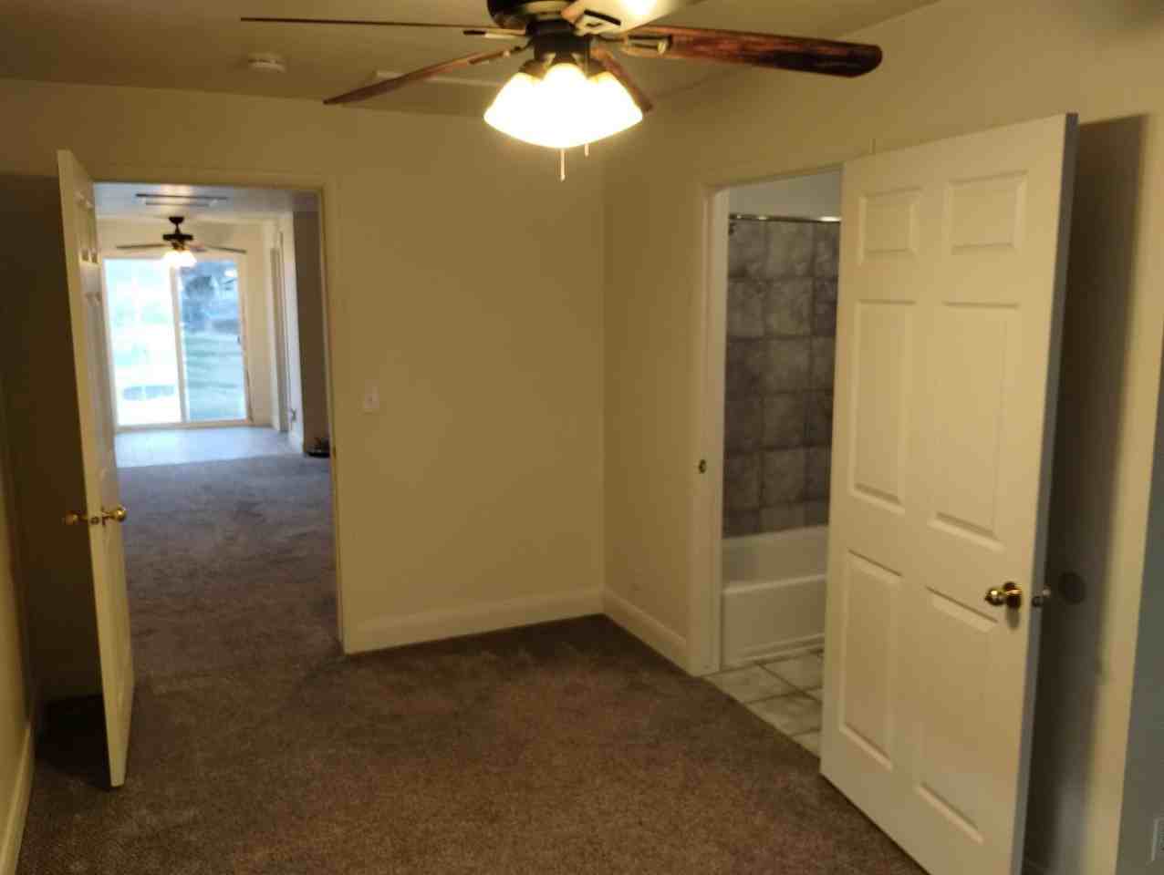 1645 Fowler Ave - Photo 7 of 10