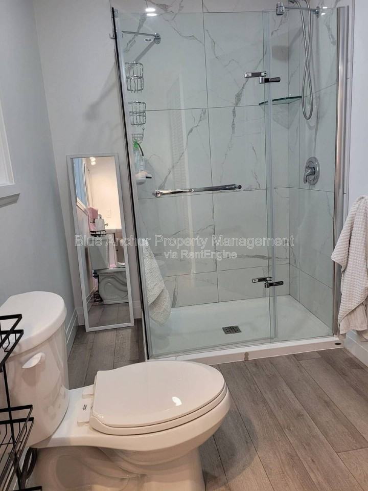 549 Sidney St #1 - Photo 3 of 12