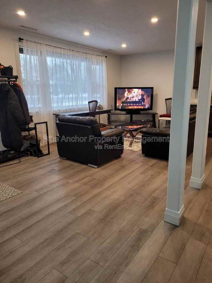 549 Sidney St #1 - Photo 7 of 12