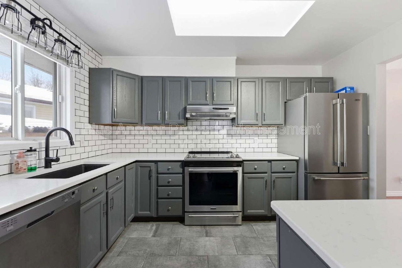 24 Loraine Ave - Photo 6 of 44