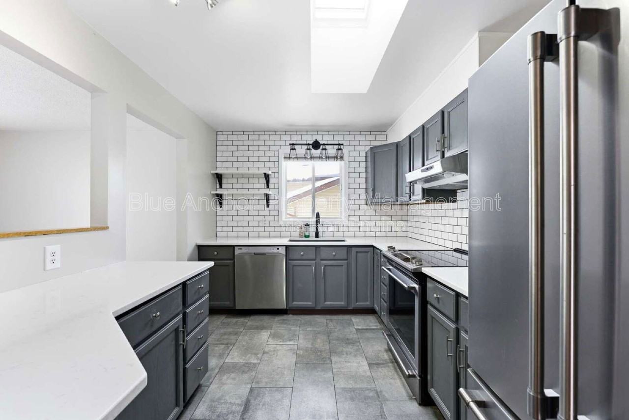 24 Loraine Ave - Photo 7 of 44