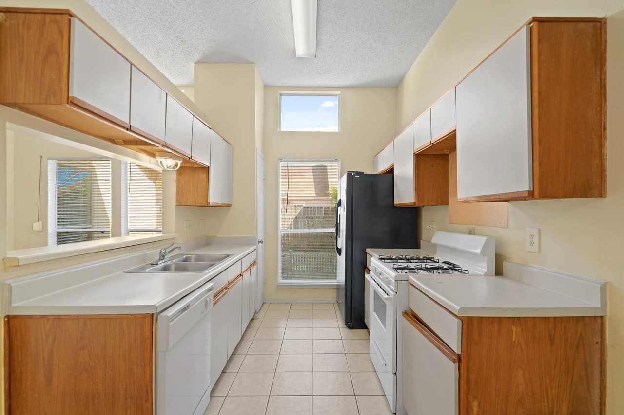 6319 Southwood Ct N - Photo 2 of 11