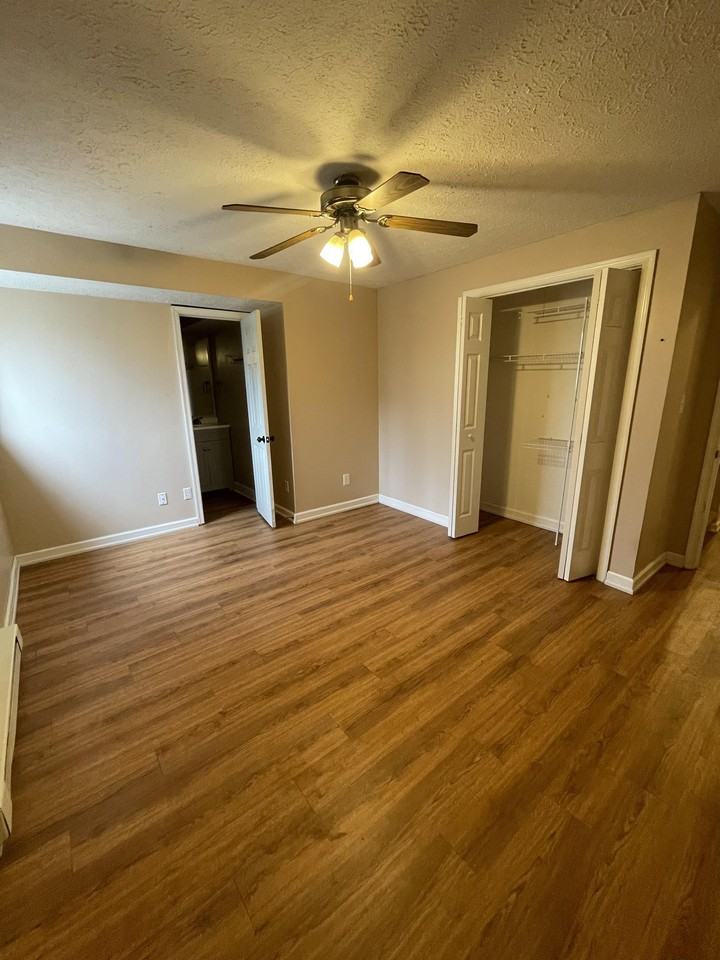 288 Oakridge Dr - Photo 3 of 9