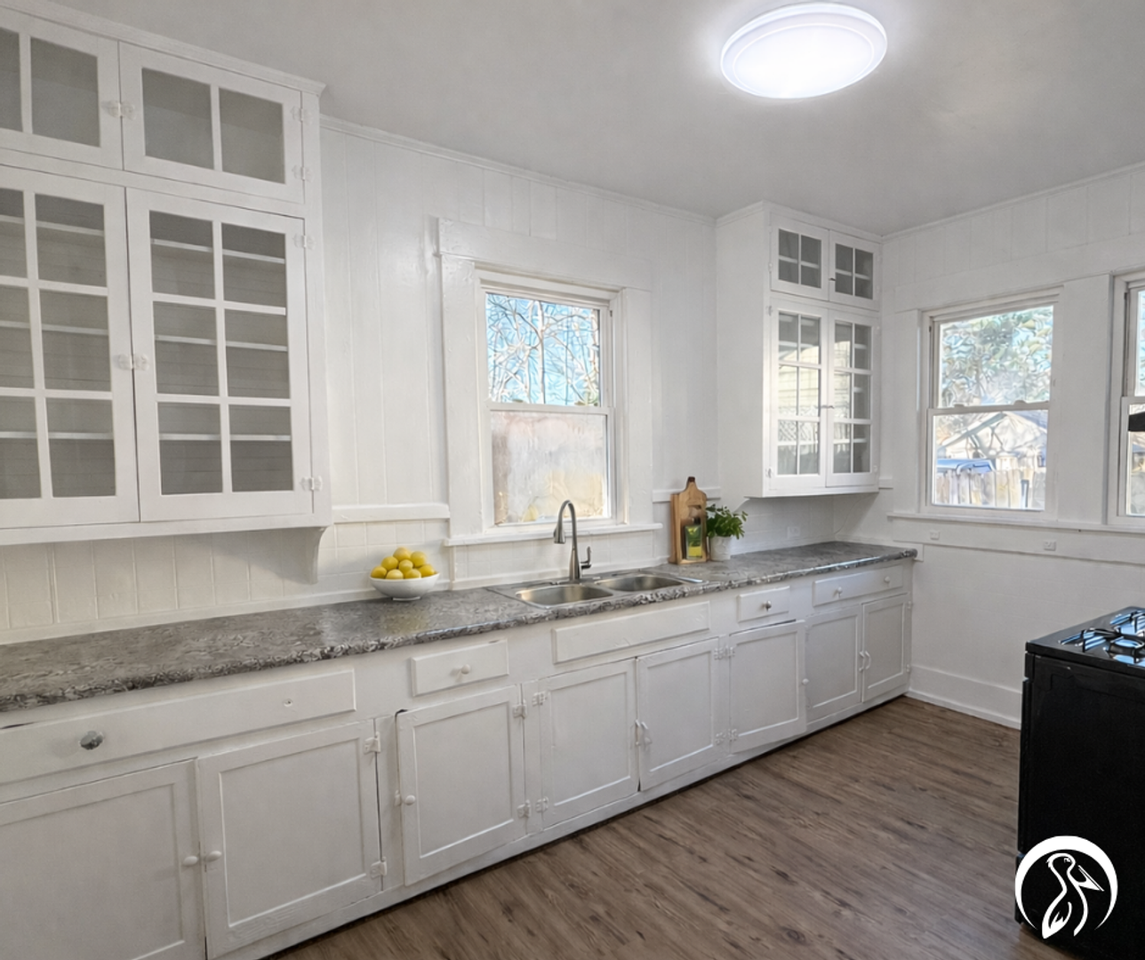 408 Stella St - Photo 3 of 7