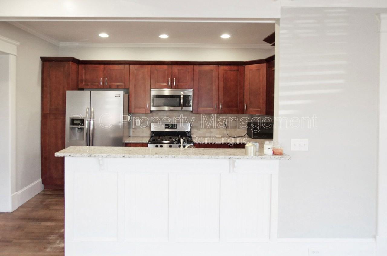 1208 Arkwright Pl Se - Photo 6 of 19