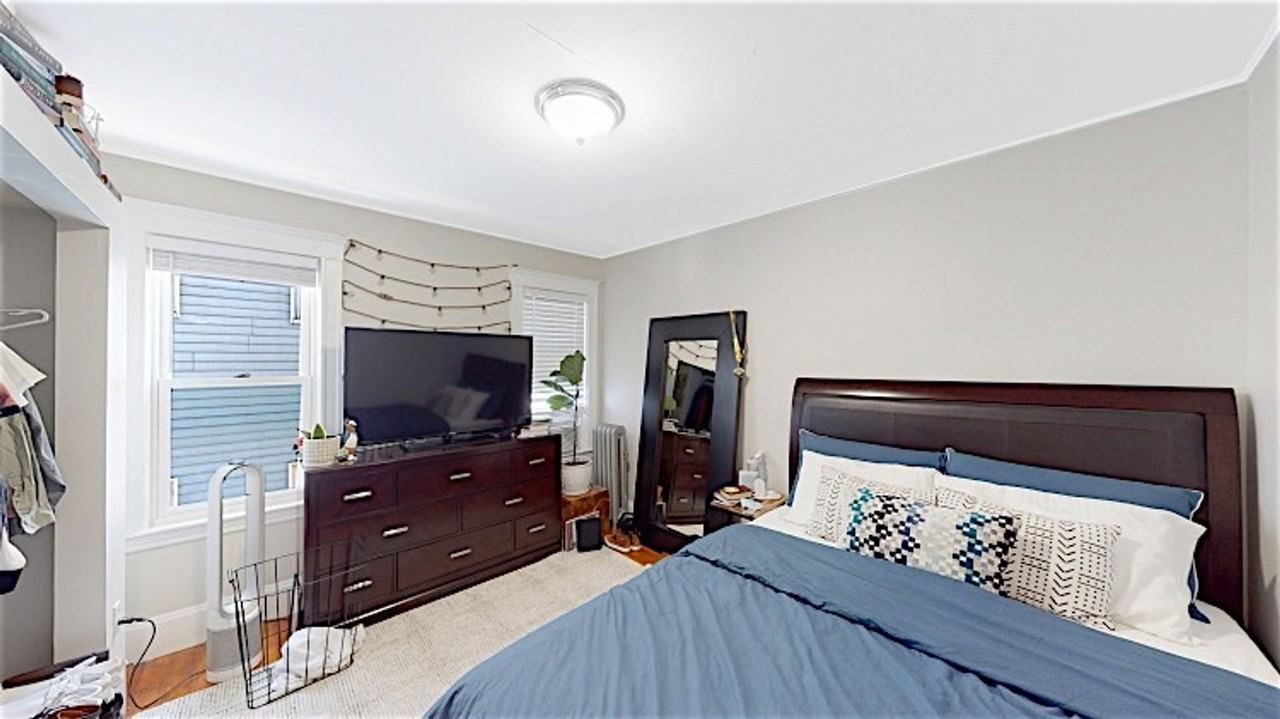 243 Summer St - Photo 4 of 8