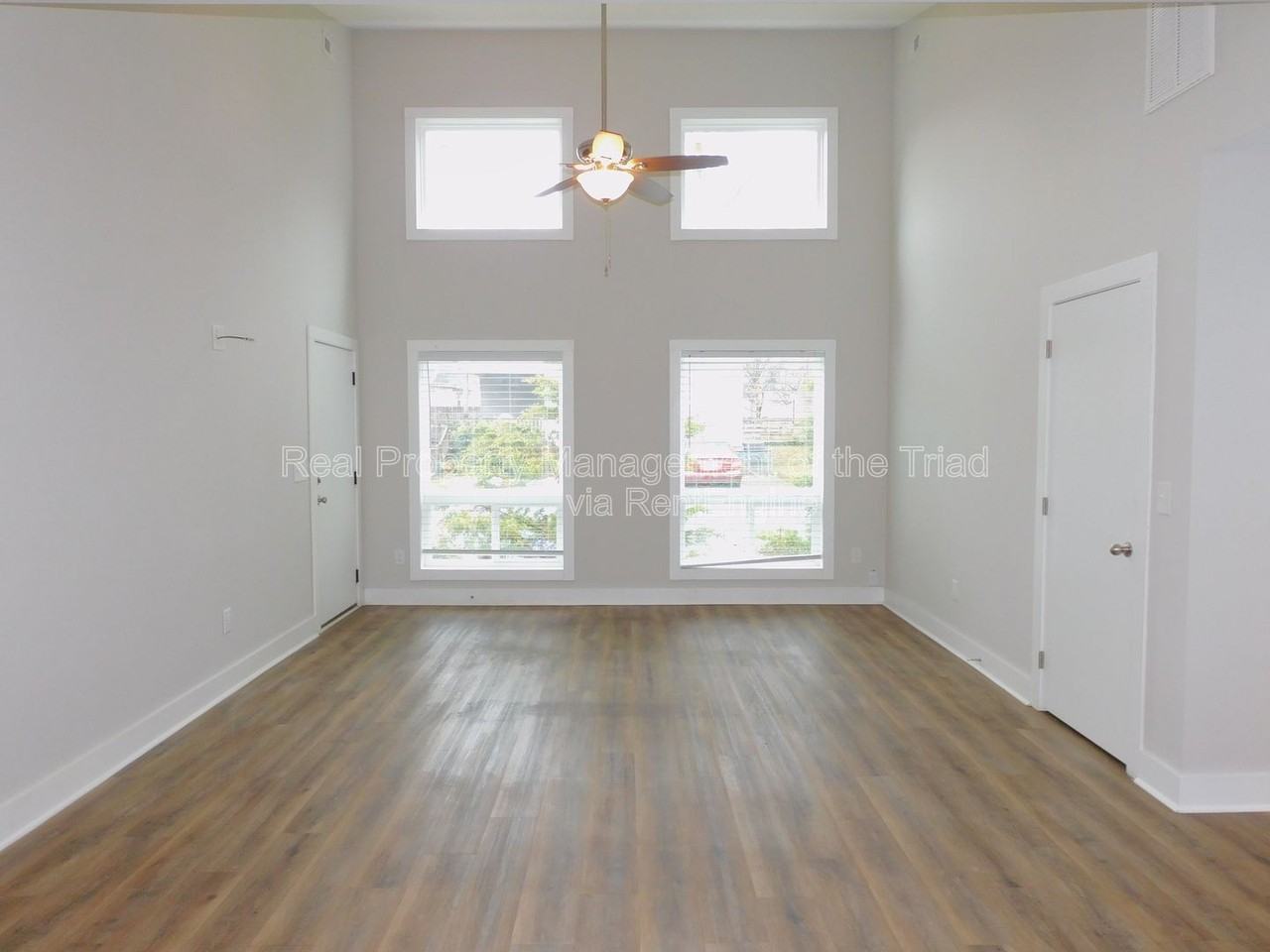 934 Albert St - Photo 2 of 17