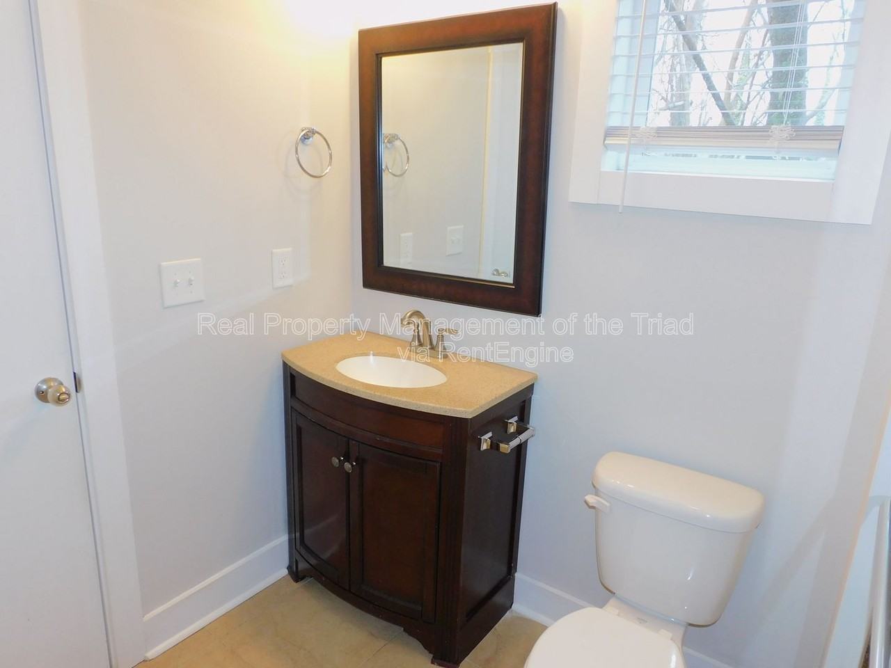 934 Albert St - Photo 7 of 17