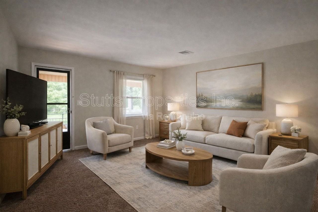 900 N Montgomery Ave #203 - Photo 2 of 4